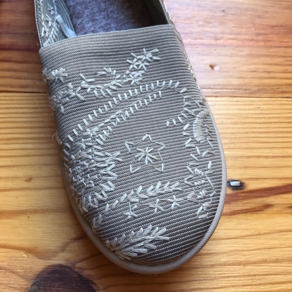 Yuu Beige Embroidered Cushioned Flats, EUC, 7 - Picture 2 of 10